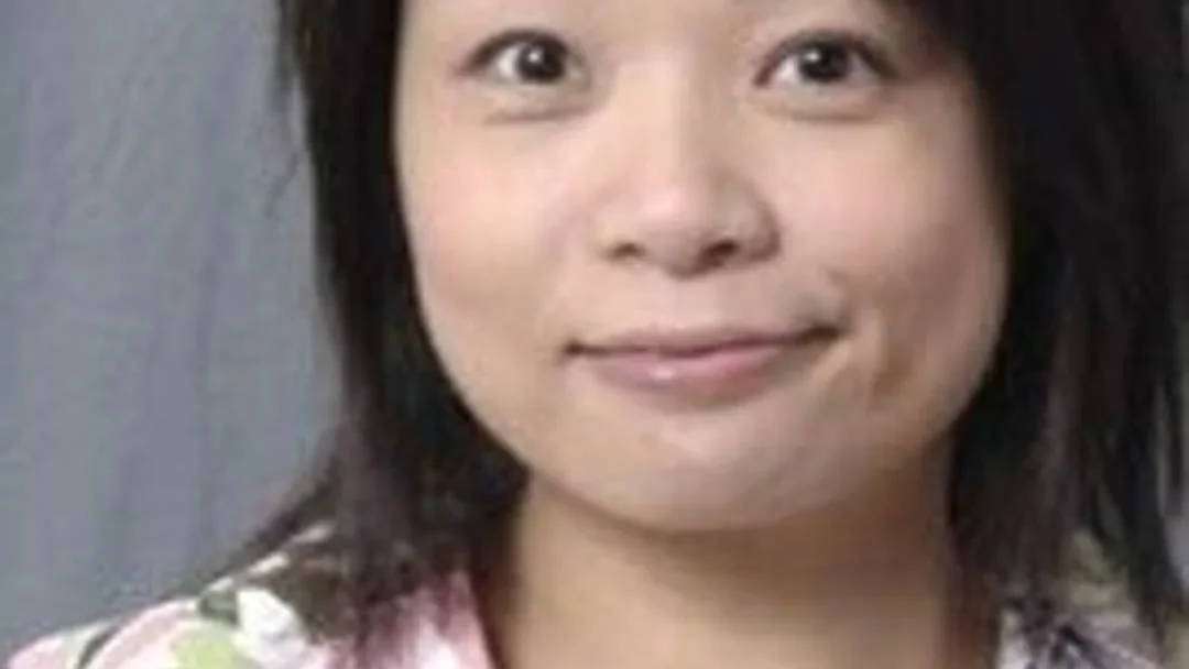 HelloWorld 翻译软件translation software settings interface示意图，帮助完成HelloWorld 翻译软件相关操作